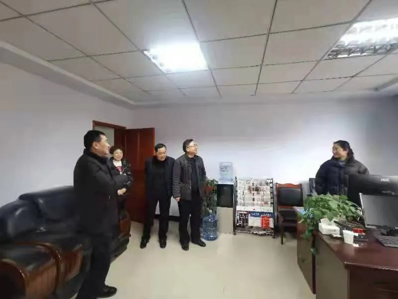 鼓干劲 暖人心——文县检察院党组节后慰问全体干警