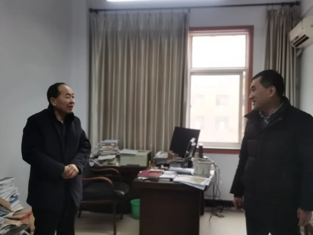 鼓干劲 暖人心——文县检察院党组节后慰问全体干警
