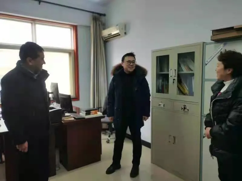 鼓干劲 暖人心——文县检察院党组节后慰问全体干警