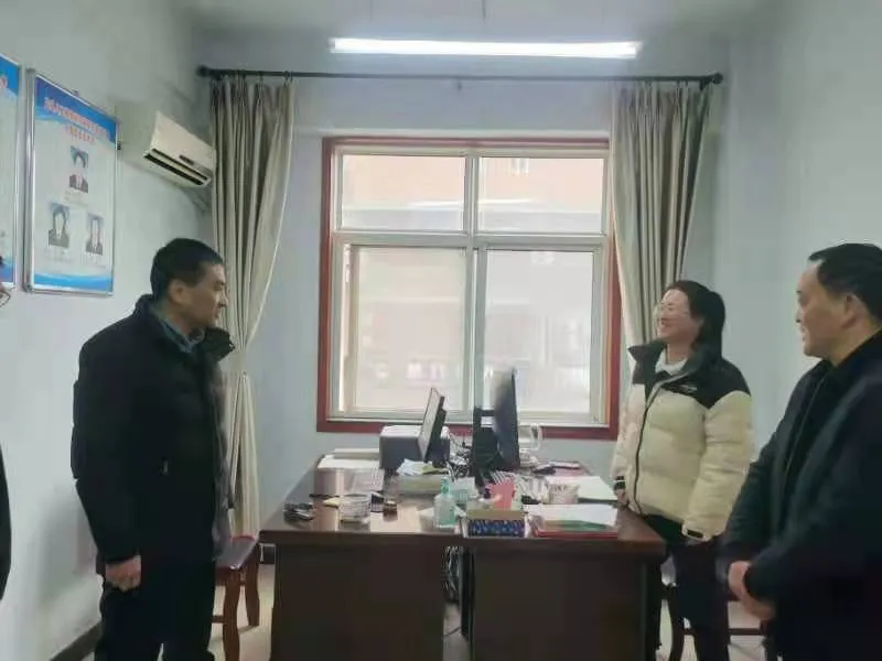 鼓干劲 暖人心——文县检察院党组节后慰问全体干警