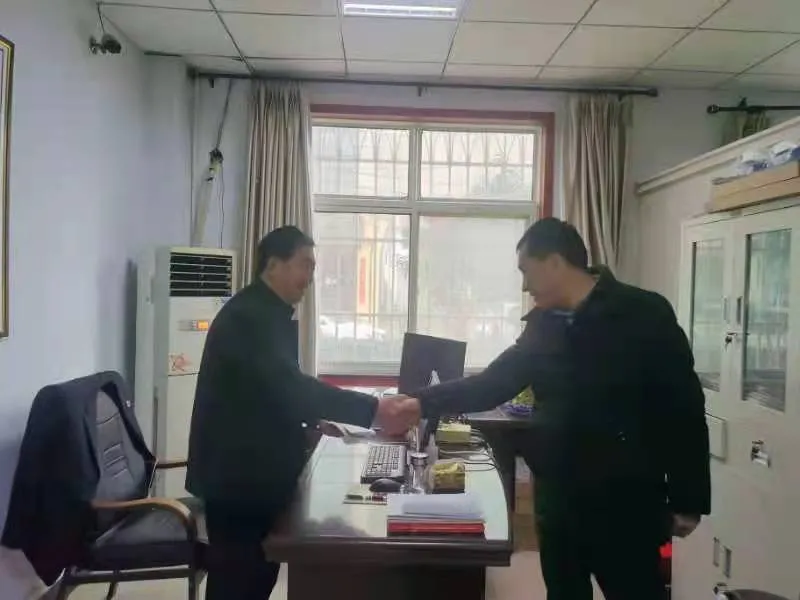 鼓干劲 暖人心——文县检察院党组节后慰问全体干警