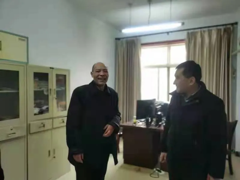 鼓干劲 暖人心——文县检察院党组节后慰问全体干警